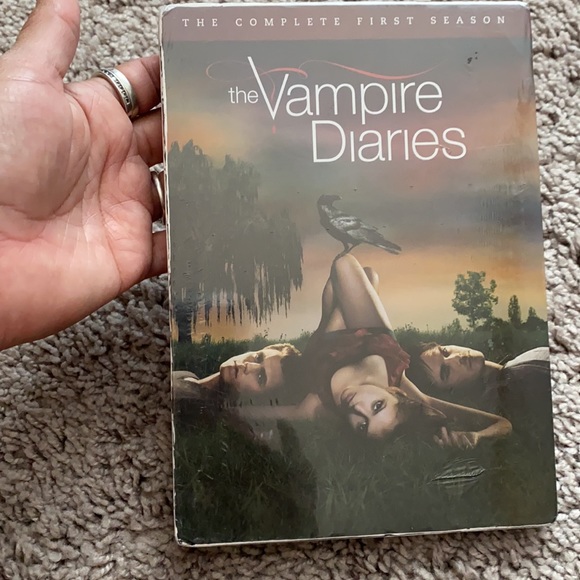 ♥️SOLD♥️NWT The Vampire Diaries season 1 and 2 📀 - Picture 3 of 8